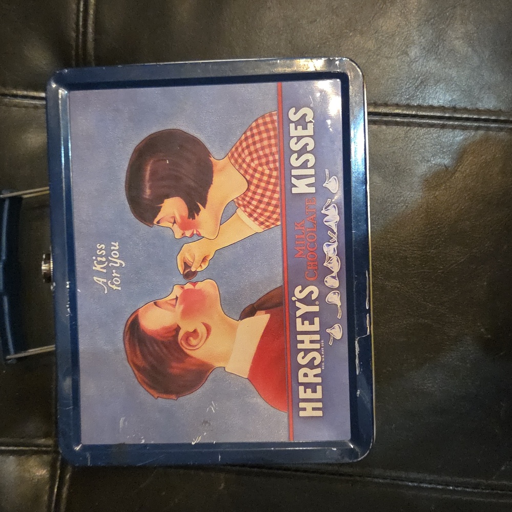 HERSHEY KISS LUNCH BOX